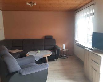 Holiday apartment on the beautiful island of Rügen with a terrace - Zirkow - Sala de estar