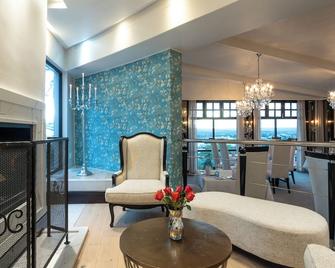 Heinitzburg Boutique Hotel - ווינדהוק - סלון