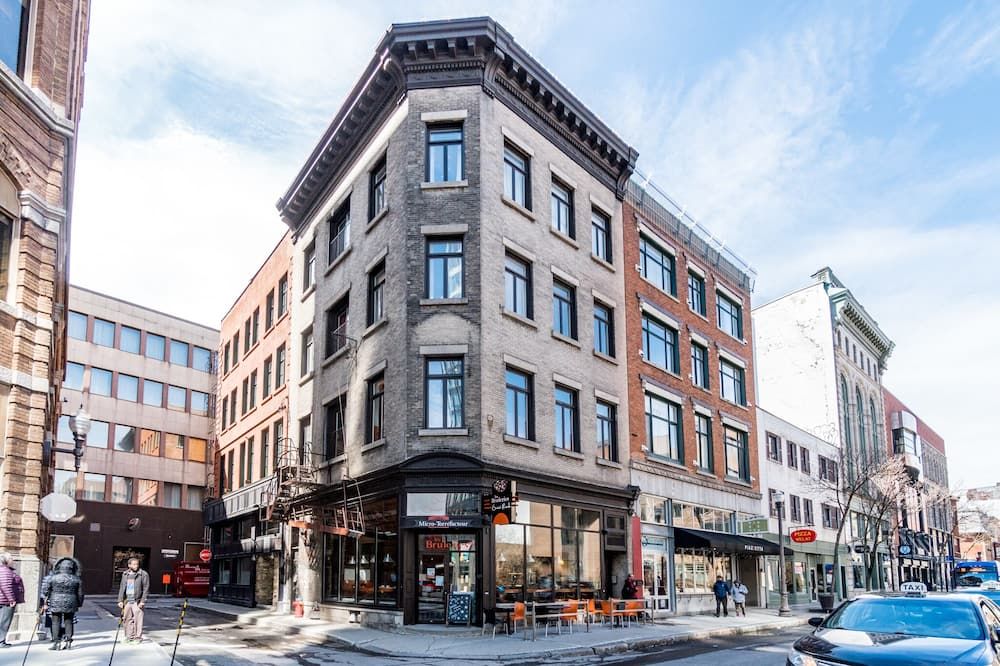 Initial / Medzi / Centre-Ville De Quebec - קוויבק סיטי - בניין