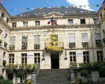 T2bis with terrace center Luchon. Wireless. - Bagnères-de-Luchon - Building
