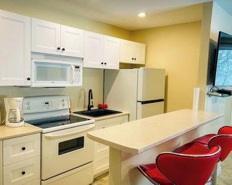Dolan's Motel - Pictou - Kitchen