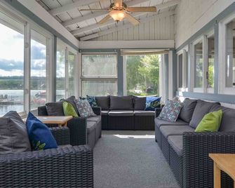 Serenity Cove - Charming, Cozy Keuka Lake Cottage! - Branchport - Sala de estar