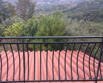 Bed & Breakfast Villa Flora - Agropoli - Balcón