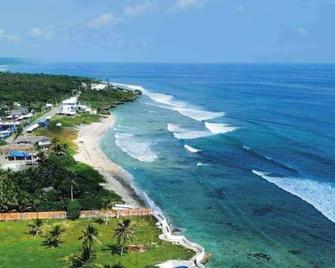 Calicoan Surf Retreat - Guiuan - Playa