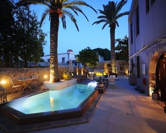 Pepi Boutique Hotel -Adults Only - ריתימנו - בריכה