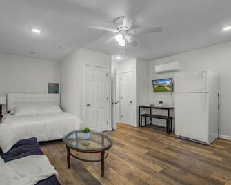 Cozy Private Studio - Close To It All! - Pittsboro - Bedroom