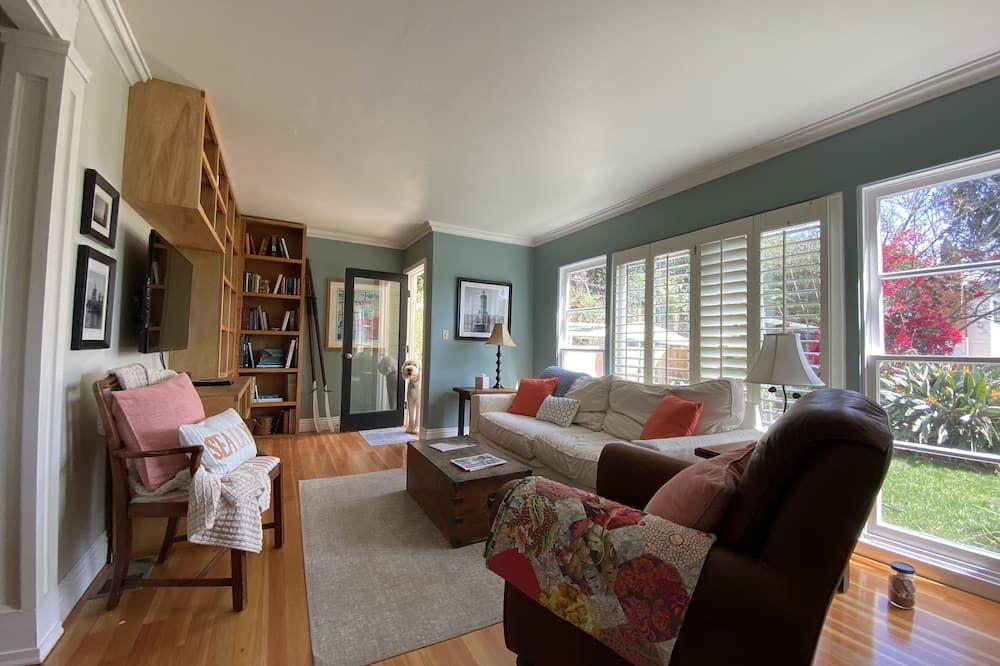 Beautiful Canyon Cottage On A Huge Private Lot - סן דייגו - סלון