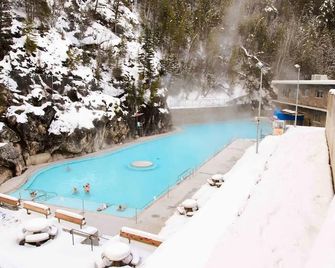 Radium 5br Home Ping Pong, Foosball, & Gazebo - Radium Hot Springs - Pool