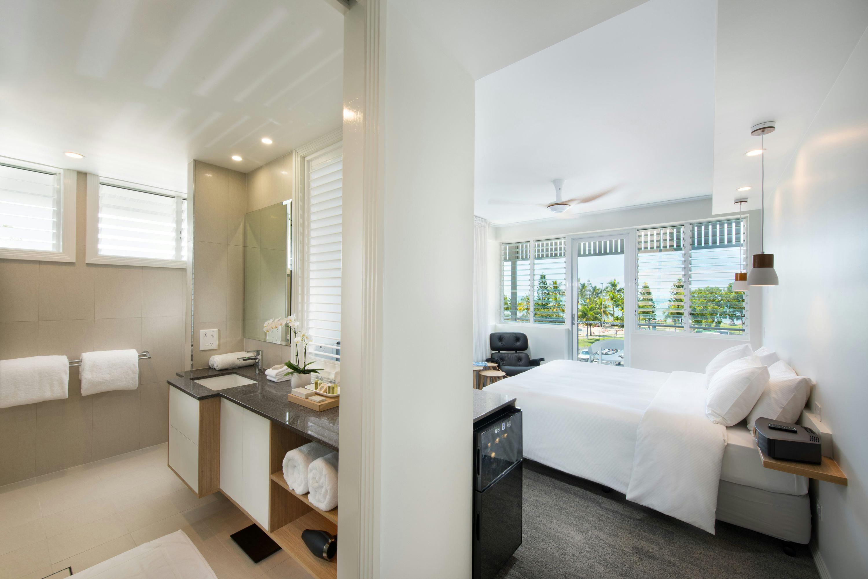 Heart Hotel And Gallery Whitsundays - איירליי ביץ' - חדר שינה