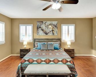 Countryside Texas Sanctuary Enjoy Sunrises & Sunsets, Grill, Firepit & Longhorns - Pattison - Habitación