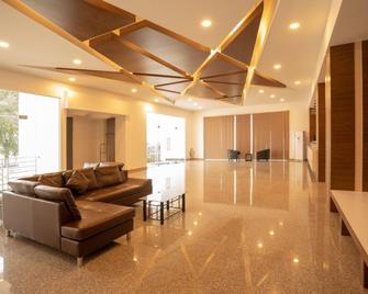 Intouch Riverside Hotel - Pakse - Lobby