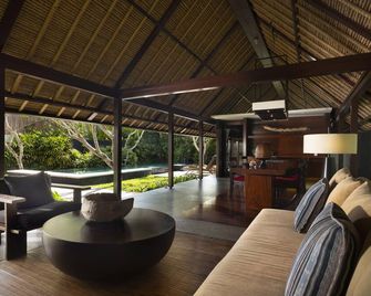 Kayumanis Jimbaran Private Estate & Spa - South Kuta - Living room