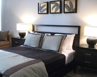 Location, Location, Parking, Kitchen, Remodeled - Honolulu - Habitació