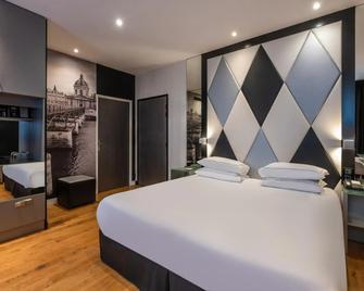 Courtyard by Marriott Paris Charles de Gaulle Central Airport - Roissy-en-France - Bedroom