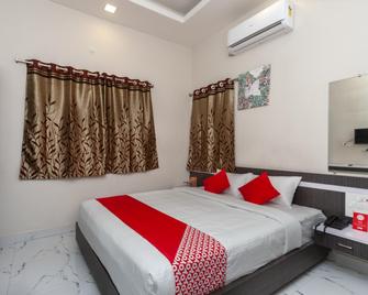 OYO Sri Ramachandra Guest House - Villupuram - Bedroom