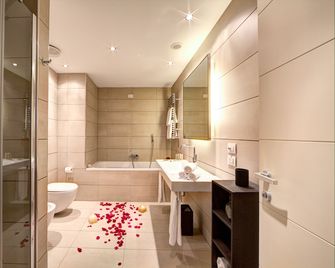Milan Suite Hotel - Milan - Bathroom