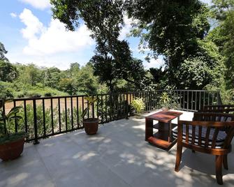Riverbend Retreat near Sinharaja Forest - Kalawana - Balcony