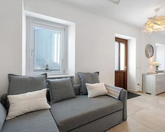 Residenza Jasmine Grey Apartment - Вербанія - Вітальня