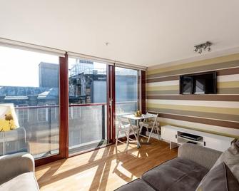Vienna Apartments - one bedroom superior - Glasgow - Living room