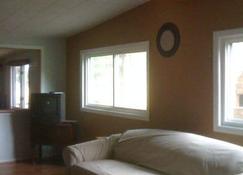 Wisconsin Dells Waterfront Cabin - Baraboo - Bedroom