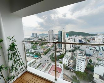 HaLong Luxury Apartment Chuỗi Căn hộ 2 3 5 Phòng Ngủ - Ha Long - Balcony