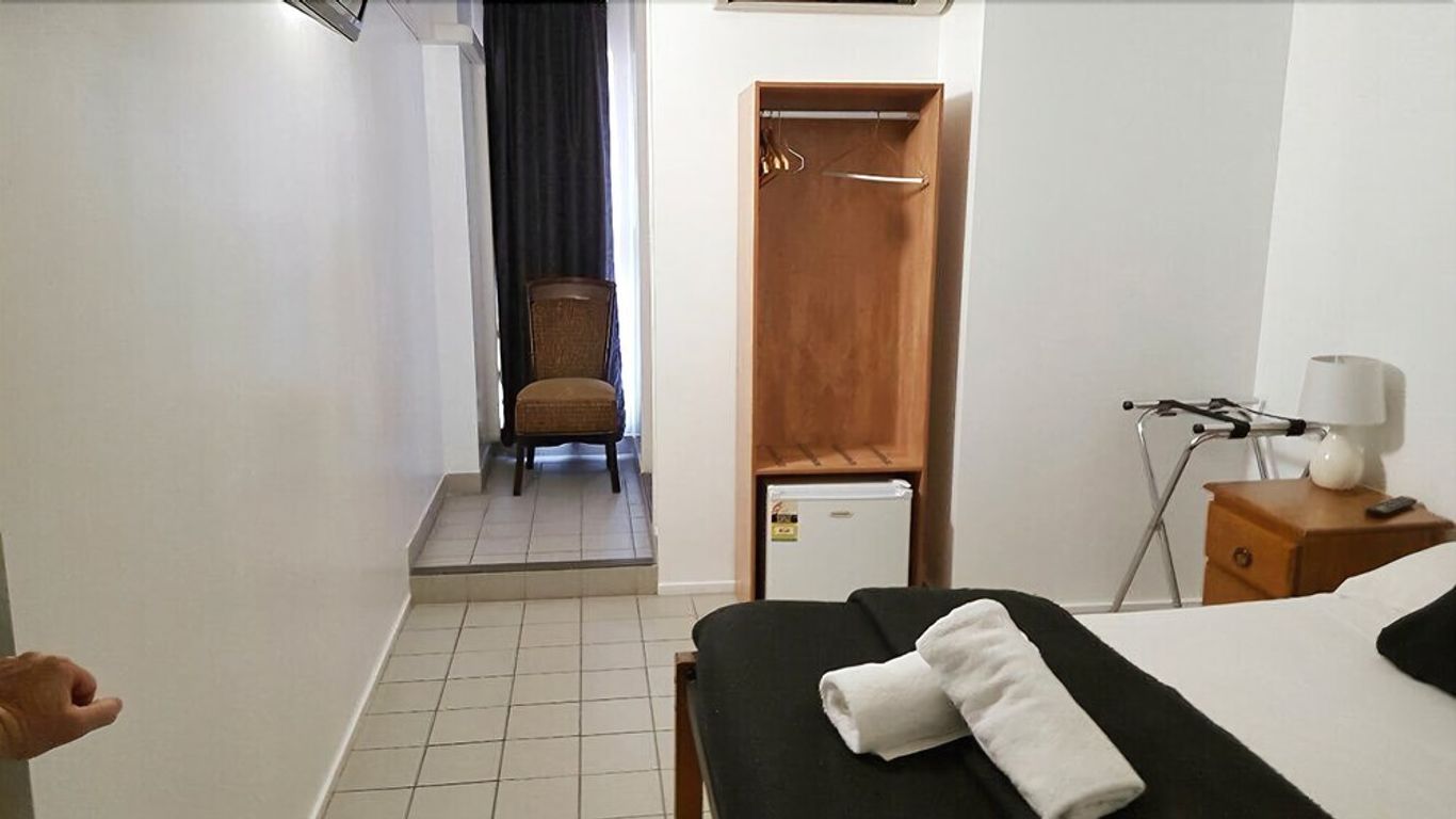 Airlie Waterfront Motel Accommodation