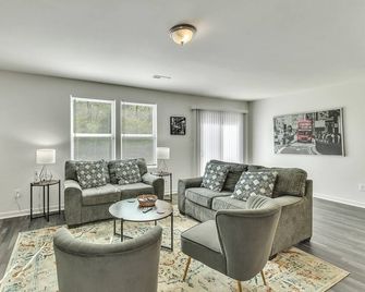 New! 5br Retreat With Garage Parking - Rocky Mount - Huiskamer