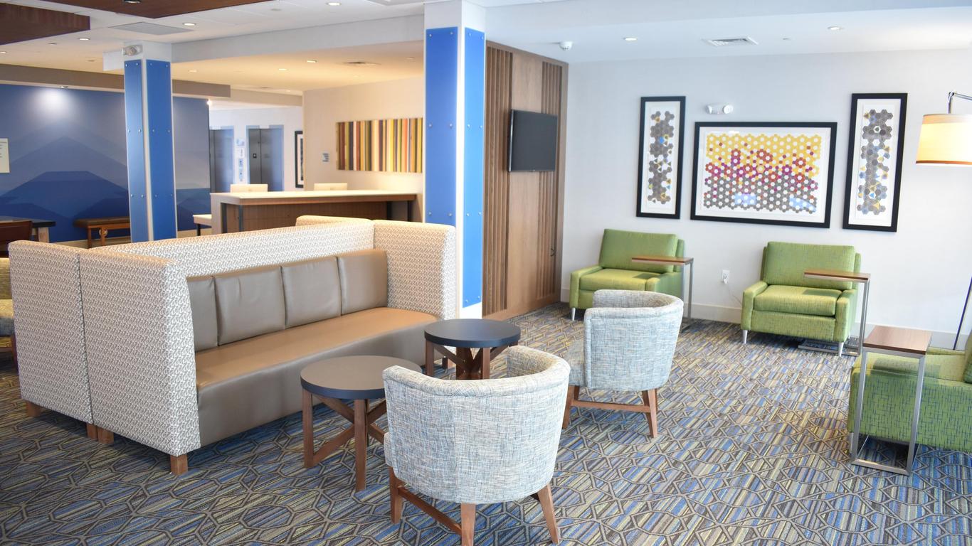 Holiday Inn Express & Suites Boston South - Randolph