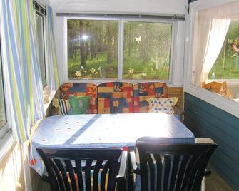 Cozy home in Söderåkra with kitchenette - Söderåkra - Comedor