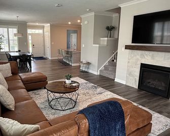 Rest & Rally Retreat – Your Game Day Getaway Just 5 Minutes from Grand Park! - Westfield - Sala de estar