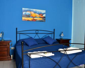 B b S Elia Villa Surrounded by Greenery Inside the Historic Dubini Park - Caltanissetta - Camera da letto