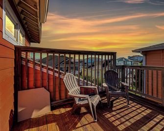 6bdrm Beach Home - Oceanviews - Recently Renovated - Shared Pool & Hottub - Port Aransas - Balcony