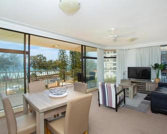 Imperial Surf - Hosted by Coastal Letting - Clear Island Waters - Eetruimte