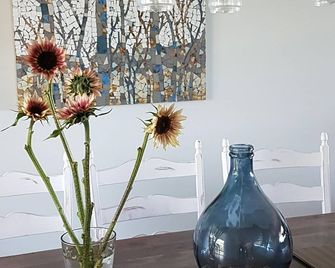 Lakefront Beach House w/ Hot Tub, Private Sandy Beach & Stunning Sunsets - Grand Bend - Eetruimte