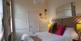 The Edward Hotel - Gloucester - Bedroom