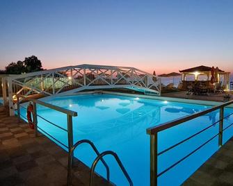 Ekavi Hotel - Sfakaki - Pool