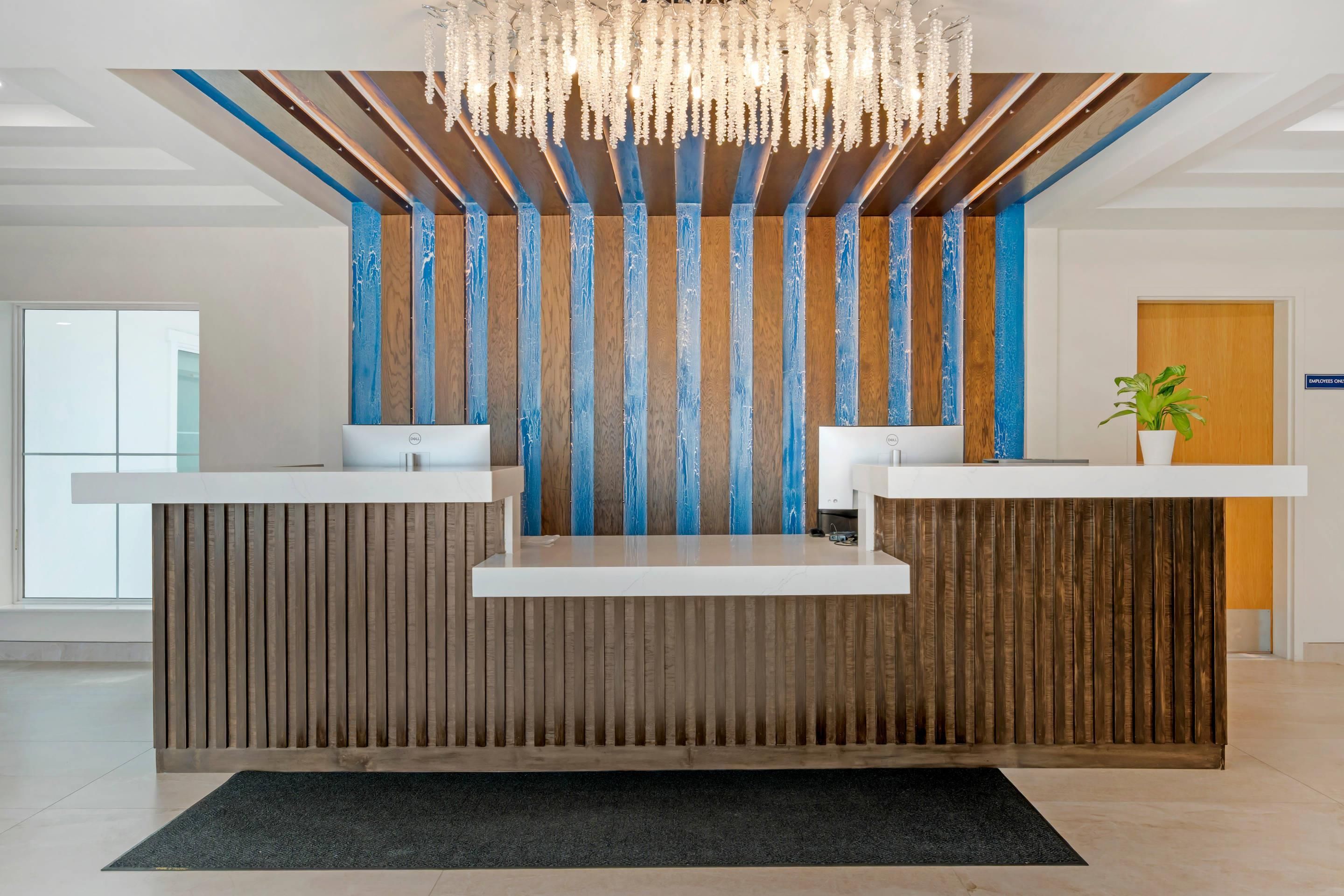 The J Hotel Dunedin near Honeymoon Island State Park, an Ascend Collection Hotel - Dunedin - Rezeption