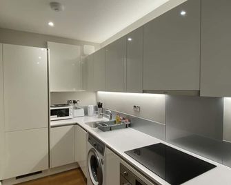 Cavendish Apartments - High Wycombe - Kitchen
