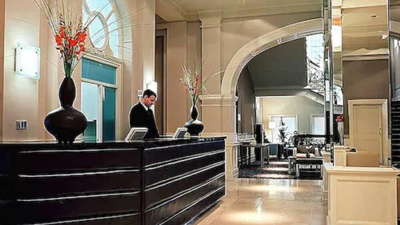 The Met Hotel