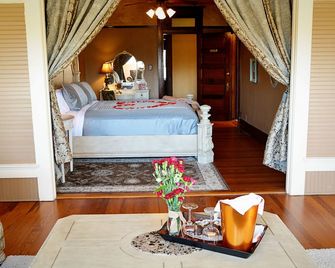 Iron Horse Inn - Granbury