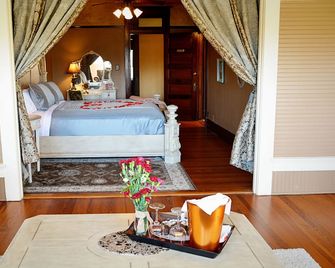 Iron Horse Inn - Granbury