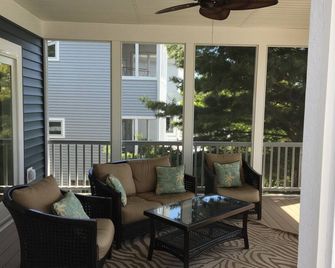 Rare Find- Low Bluff Cottage On Lake Michigan - Mears - Balcón