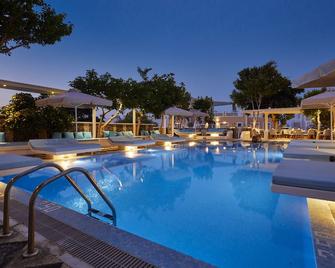 Blue Sea Hotel - Kamari - Piscina