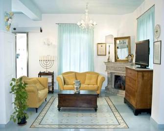 Hotel Villa Nefele - Giardini Naxos - Living room
