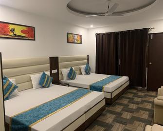 Hotel Maha Luxmi Palace - Katra - Bedroom