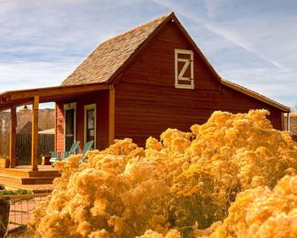 Historic Pioneer Cabin in the Heart of Canyon Country - Escalante - Edificio