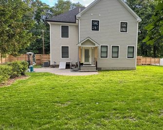 Cozy 1-bedroom apartment in charming Madison - Madison - Building
