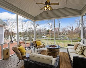 Kent Island Waterfront | Game Room | Private Dock | Pet Friendly - Grasonville - Balkon
