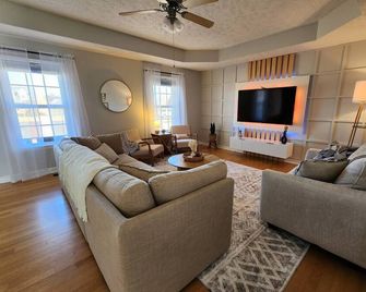 Cul-de-sac - Family Friendly - Easy Access To i24 - Murfreesboro - Living room