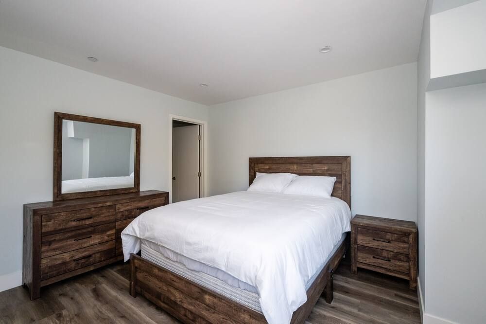 Spacious 3BR Townhome All Bedrooms w Private Baths - San Jose - Bedroom